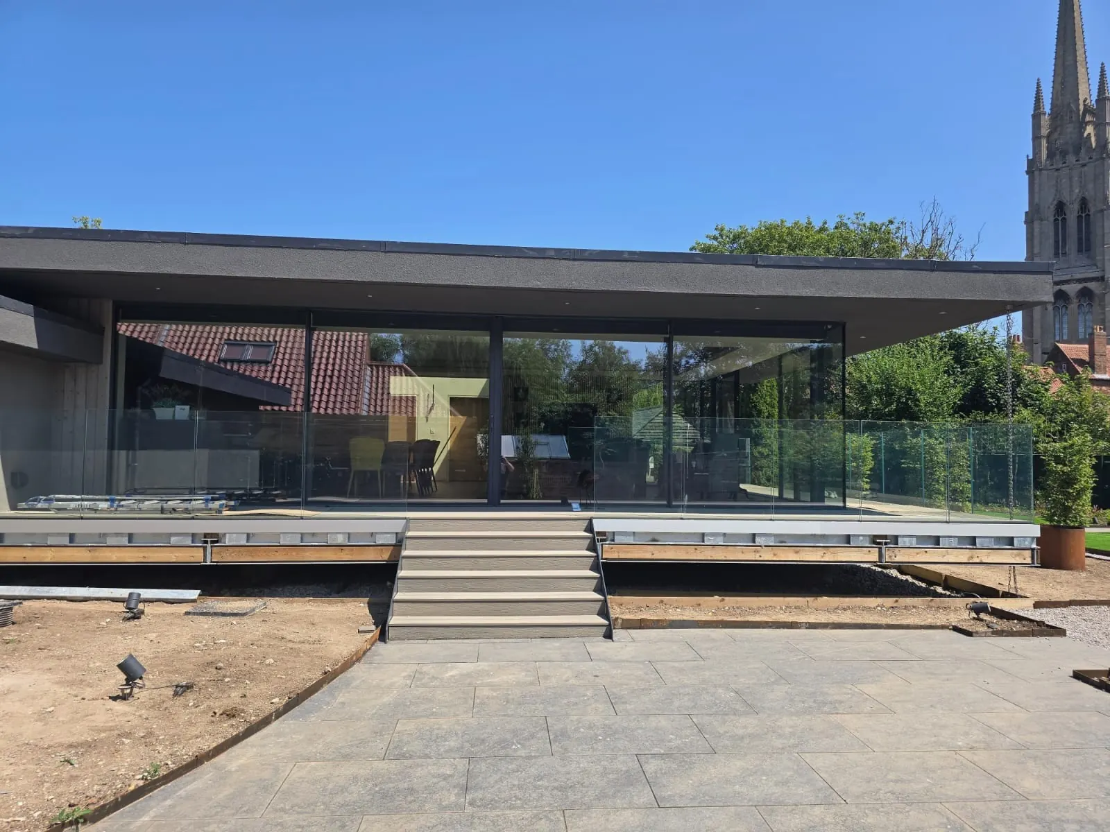 PM Windows installation: A panoramic connection to the garden