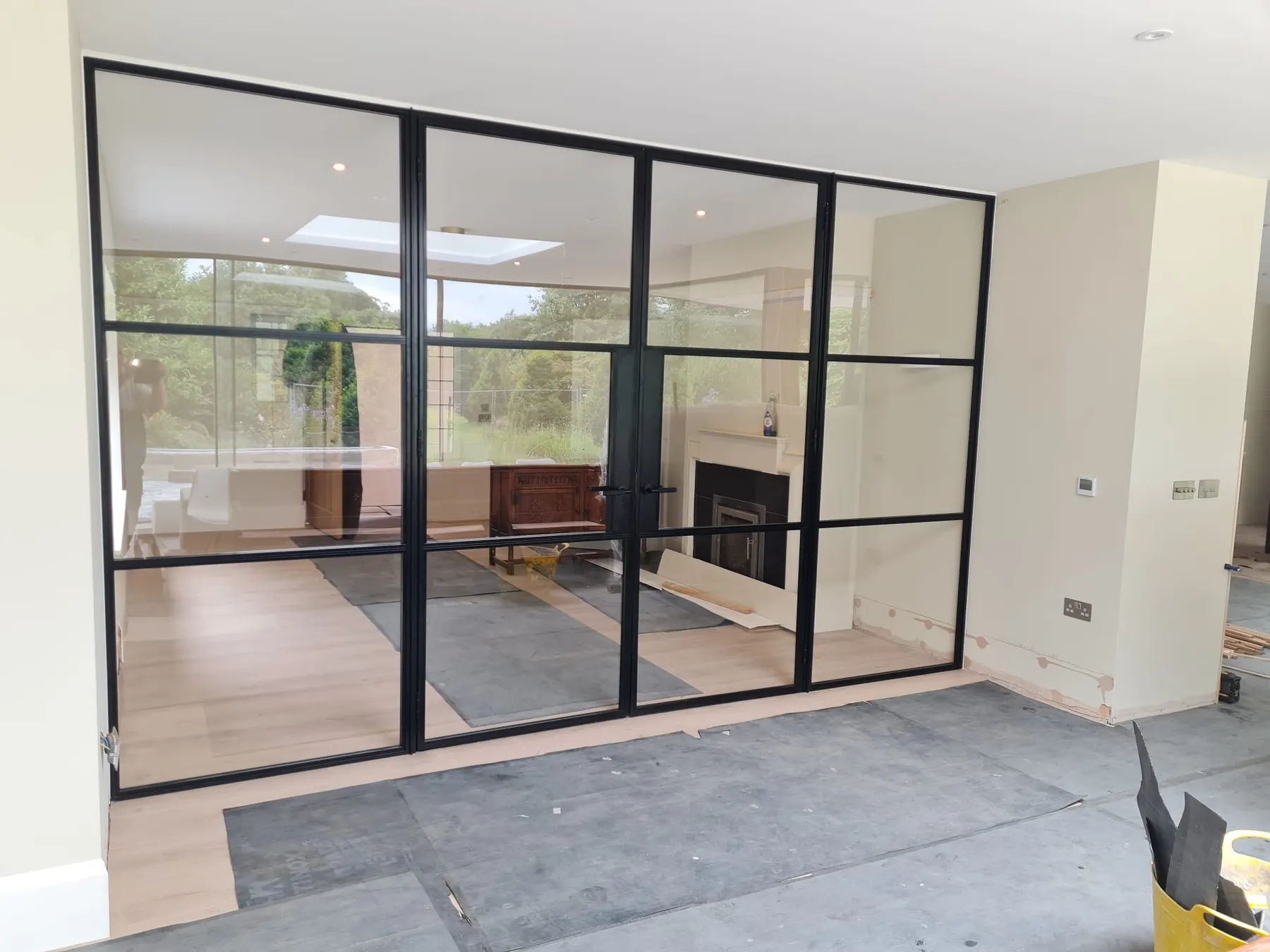 PM Windows installation: Dividing rooms without losing the light