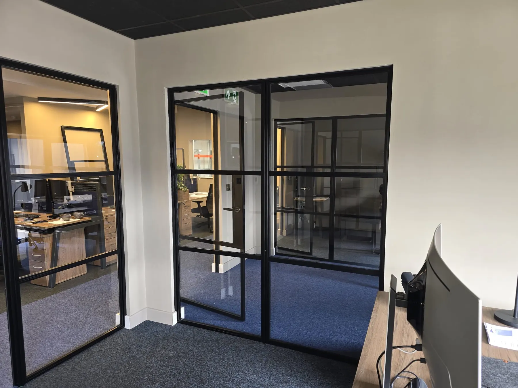 PM Windows installation: A flexible glazed office partition