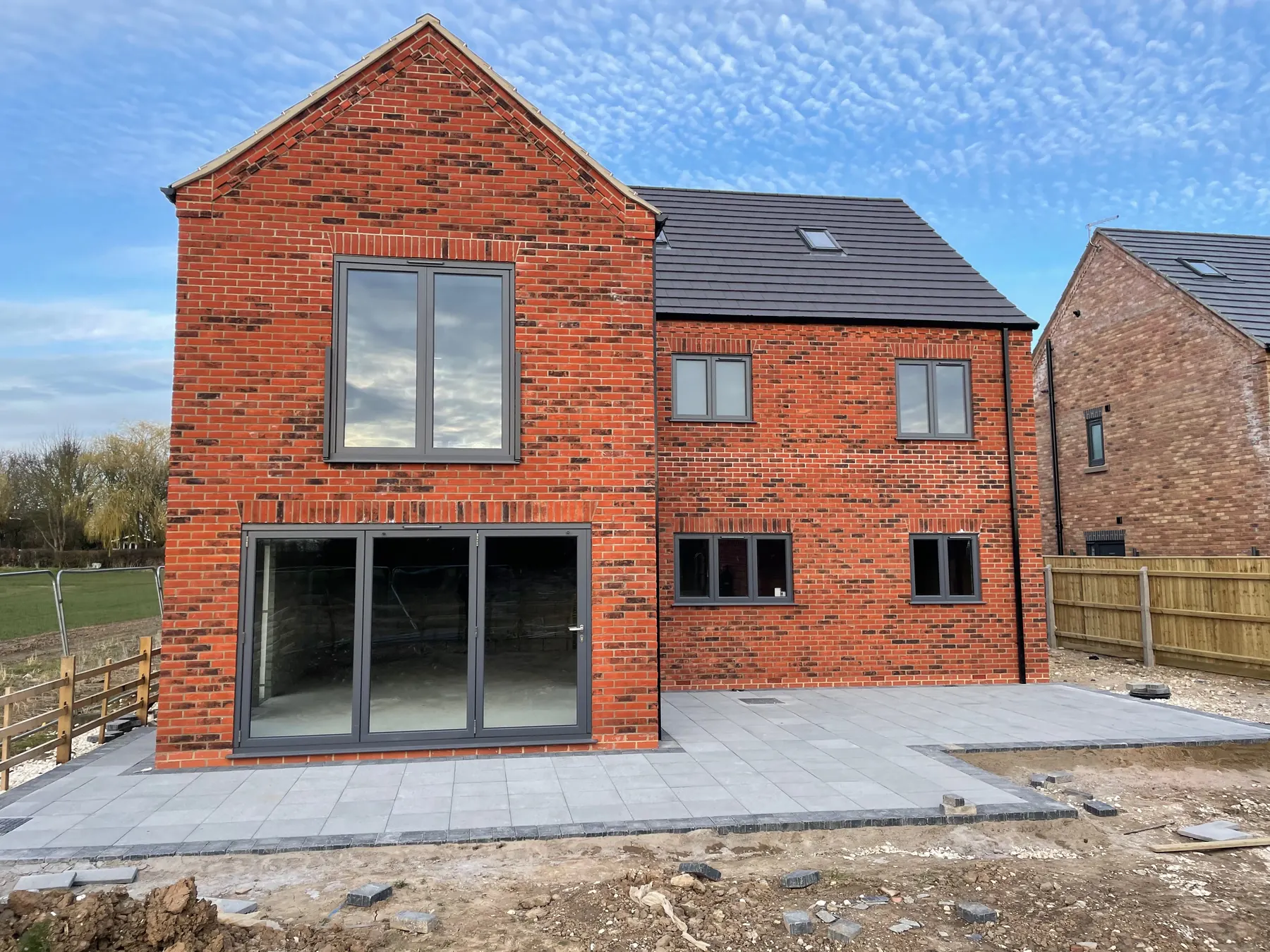 PM Windows installation: A coordinated contemporary elevation