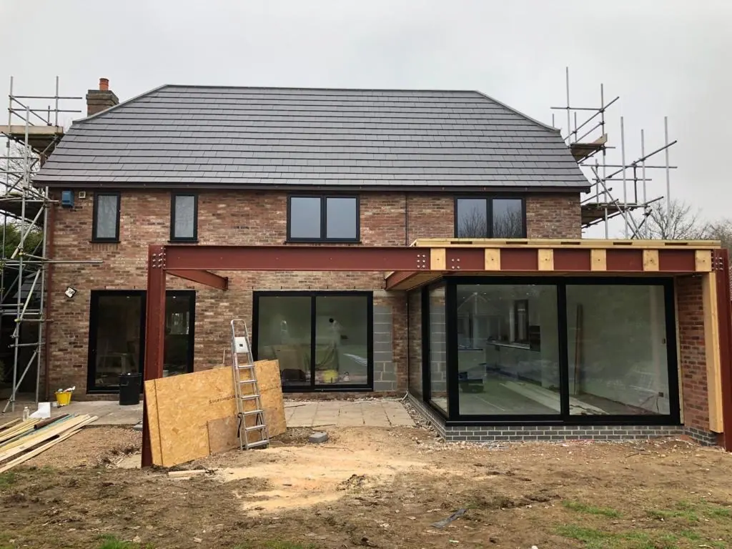 PM Windows installation: A complete contemporary extension in slim aluminium